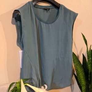 🌈10/$15🌈 Dynamite Sleeveless Knotted Shirt